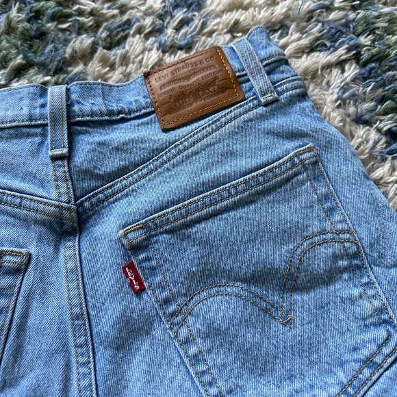 Levi’s Ribcage Short - Picture 3 of 4